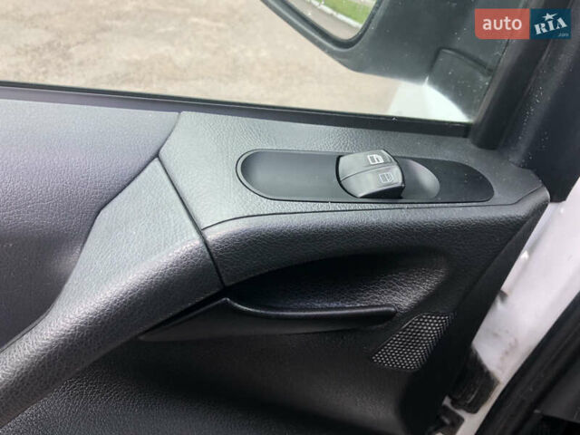 Білий Мерседес Віто, об'ємом двигуна 2.15 л та пробігом 356 тис. км за 12700 $, фото 13 на Automoto.ua