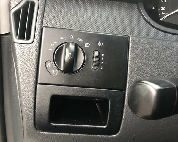 Білий Мерседес Віто, об'ємом двигуна 2.15 л та пробігом 356 тис. км за 12700 $, фото 21 на Automoto.ua