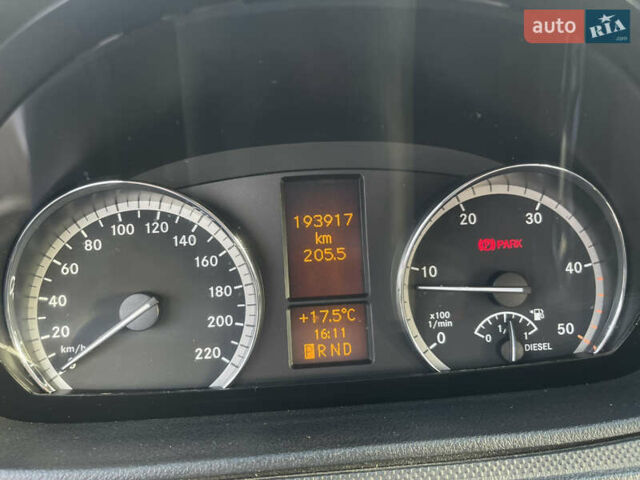 Белый Мерседес Вито, объемом двигателя 2.14 л и пробегом 192 тыс. км за 18499 $, фото 2 на Automoto.ua