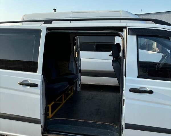 Белый Мерседес Вито, объемом двигателя 2.14 л и пробегом 208 тыс. км за 12000 $, фото 14 на Automoto.ua