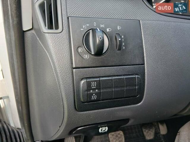 Білий Мерседес Віто, об'ємом двигуна 2.2 л та пробігом 290 тис. км за 15400 $, фото 8 на Automoto.ua