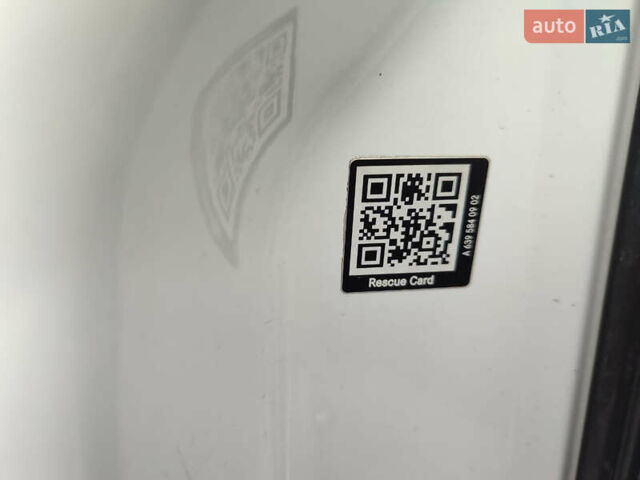 Белый Мерседес Вито, объемом двигателя 2.15 л и пробегом 197 тыс. км за 17200 $, фото 18 на Automoto.ua