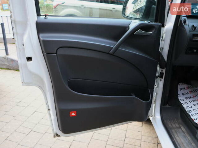 Білий Мерседес Віто, об'ємом двигуна 2.2 л та пробігом 321 тис. км за 17900 $, фото 7 на Automoto.ua