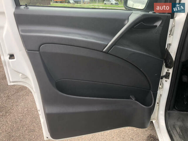 Білий Мерседес Віто, об'ємом двигуна 2.15 л та пробігом 356 тис. км за 12700 $, фото 12 на Automoto.ua