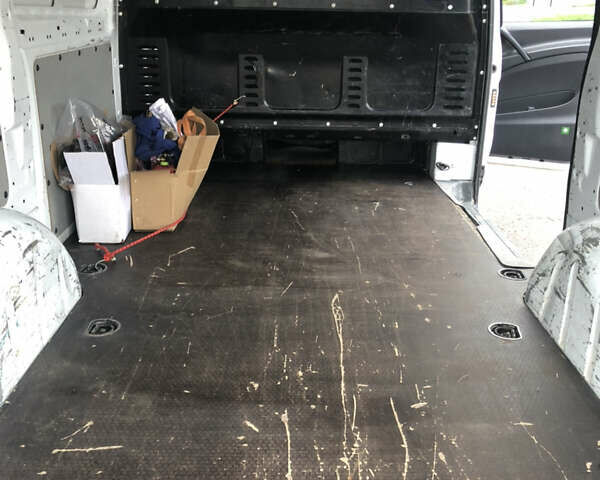 Білий Мерседес Віто, об'ємом двигуна 2.15 л та пробігом 356 тис. км за 12700 $, фото 25 на Automoto.ua