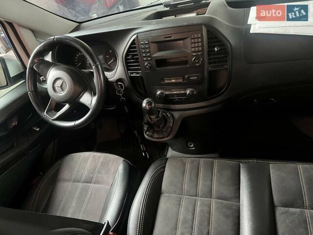 Белый Мерседес Вито, объемом двигателя 1.6 л и пробегом 347 тыс. км за 13200 $, фото 5 на Automoto.ua