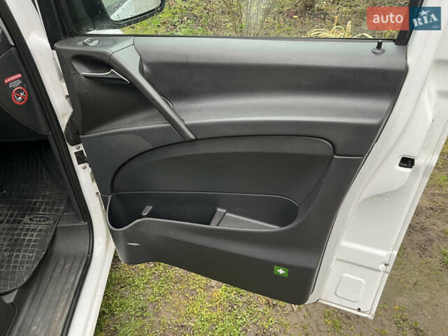 Білий Мерседес Віто, об'ємом двигуна 2.14 л та пробігом 195 тис. км за 14999 $, фото 22 на Automoto.ua