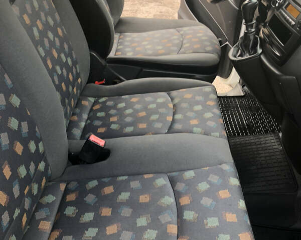 Білий Мерседес Віто, об'ємом двигуна 2.15 л та пробігом 356 тис. км за 12700 $, фото 15 на Automoto.ua