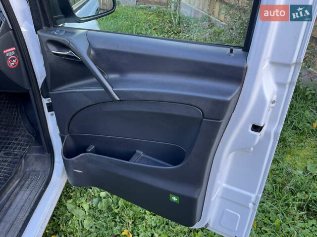 Белый Мерседес Вито, объемом двигателя 2.14 л и пробегом 195 тыс. км за 15999 $, фото 40 на Automoto.ua