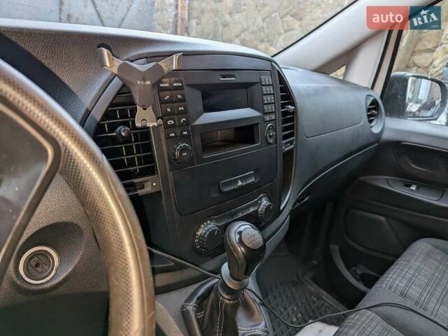 Белый Мерседес Вито, объемом двигателя 1.6 л и пробегом 256 тыс. км за 12900 $, фото 3 на Automoto.ua