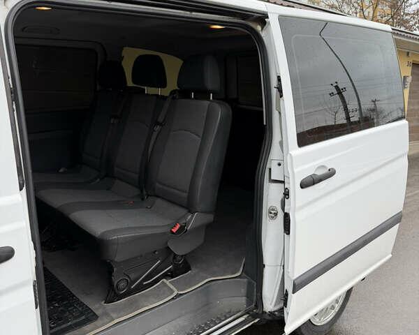 Белый Мерседес Вито, объемом двигателя 2.14 л и пробегом 390 тыс. км за 15500 $, фото 15 на Automoto.ua