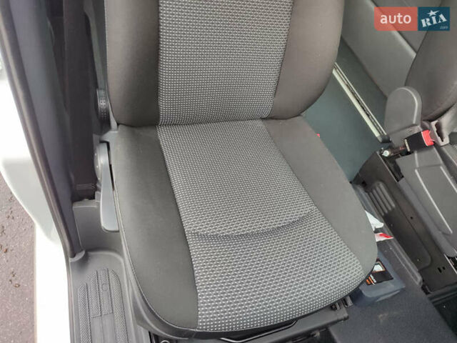 Белый Мерседес Вито, объемом двигателя 2.15 л и пробегом 197 тыс. км за 17200 $, фото 11 на Automoto.ua