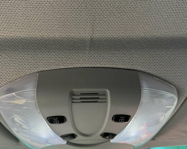 Білий Мерседес Віто, об'ємом двигуна 2.14 л та пробігом 415 тис. км за 13999 $, фото 17 на Automoto.ua