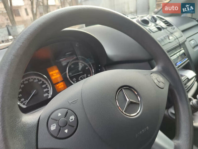 Белый Мерседес Вито, объемом двигателя 2.15 л и пробегом 197 тыс. км за 17200 $, фото 13 на Automoto.ua
