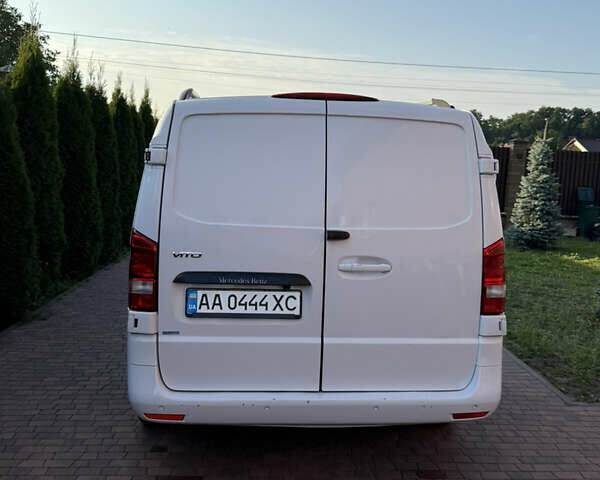 Белый Мерседес Вито, объемом двигателя 2.1 л и пробегом 350 тыс. км за 17777 $, фото 11 на Automoto.ua