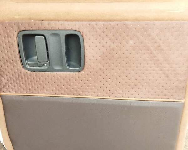 Белый Мерседес Вито, объемом двигателя 2.14 л и пробегом 285 тыс. км за 21500 $, фото 16 на Automoto.ua