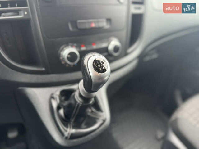 Белый Мерседес Вито, объемом двигателя 1.6 л и пробегом 117 тыс. км за 23500 $, фото 17 на Automoto.ua