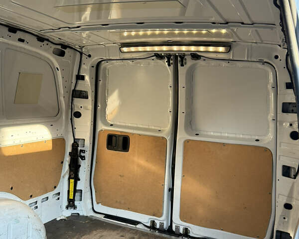 Белый Мерседес Вито, объемом двигателя 2.1 л и пробегом 350 тыс. км за 17777 $, фото 10 на Automoto.ua