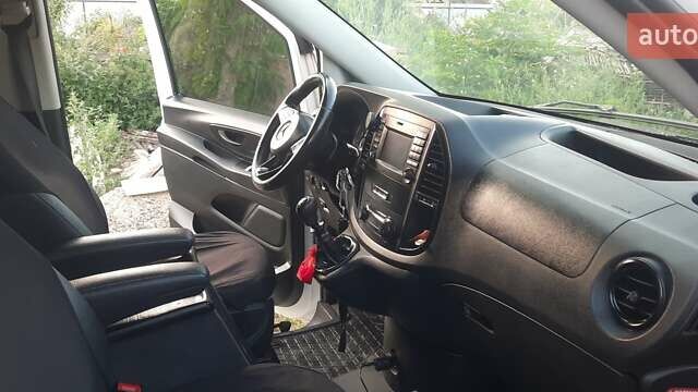 Белый Мерседес Вито, объемом двигателя 2.14 л и пробегом 300 тыс. км за 16500 $, фото 12 на Automoto.ua