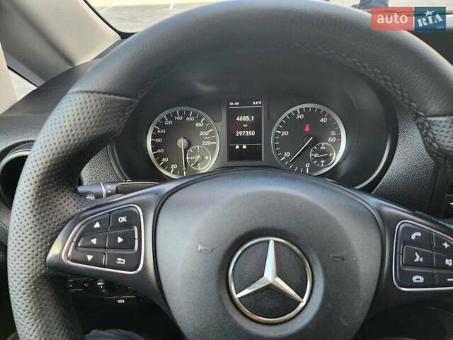 Белый Мерседес Вито, объемом двигателя 2.2 л и пробегом 297 тыс. км за 14300 $, фото 13 на Automoto.ua