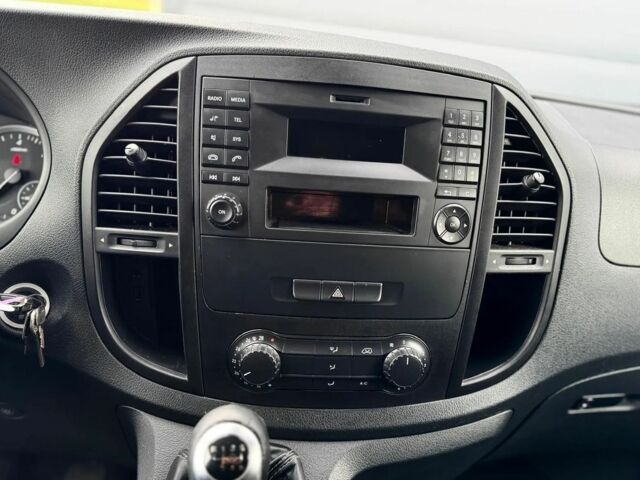 Белый Мерседес Вито, объемом двигателя 1.6 л и пробегом 305 тыс. км за 8800 $, фото 1 на Automoto.ua