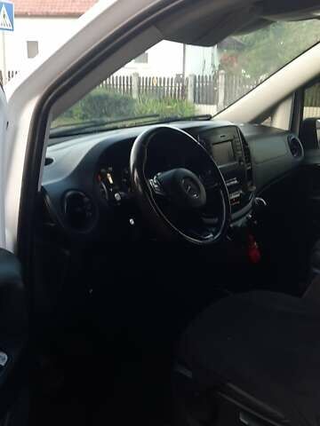 Белый Мерседес Вито, объемом двигателя 2.14 л и пробегом 300 тыс. км за 16500 $, фото 6 на Automoto.ua