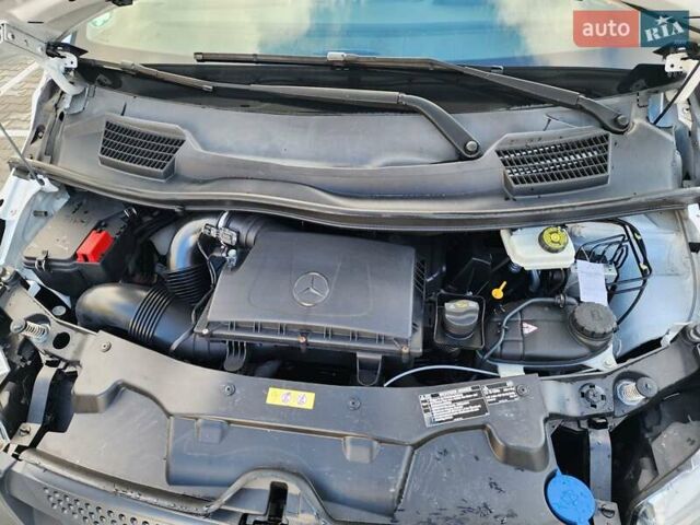 Белый Мерседес Вито, объемом двигателя 2.2 л и пробегом 297 тыс. км за 14300 $, фото 16 на Automoto.ua