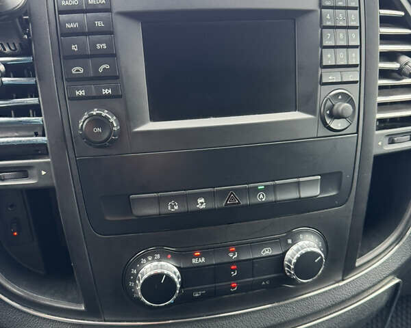 Белый Мерседес Вито, объемом двигателя 2.14 л и пробегом 244 тыс. км за 23000 $, фото 19 на Automoto.ua