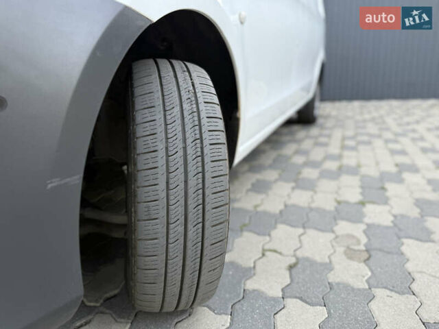 Белый Мерседес Вито, объемом двигателя 2.14 л и пробегом 464 тыс. км за 14990 $, фото 9 на Automoto.ua