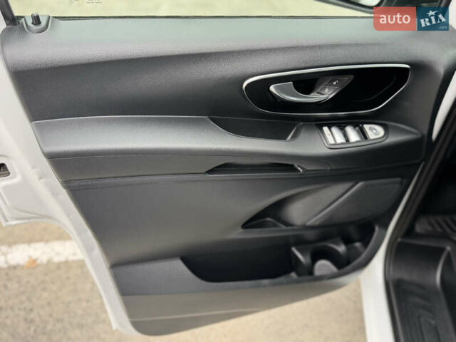 Белый Мерседес Вито, объемом двигателя 1.6 л и пробегом 117 тыс. км за 23500 $, фото 18 на Automoto.ua