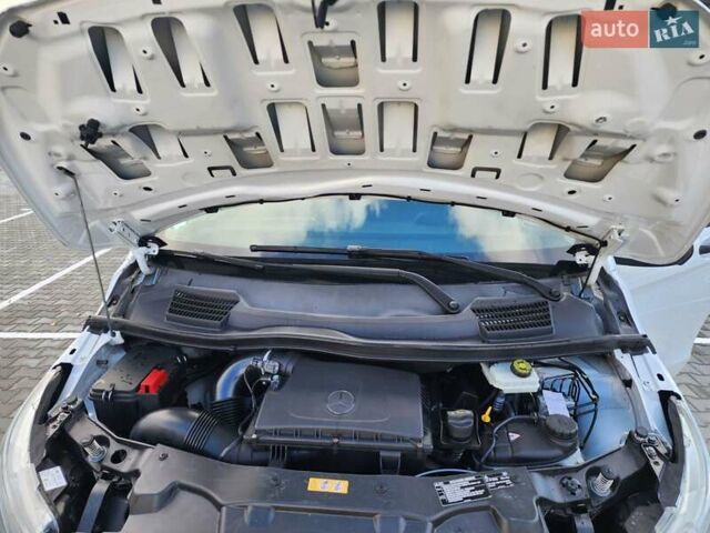 Белый Мерседес Вито, объемом двигателя 2.2 л и пробегом 297 тыс. км за 14300 $, фото 14 на Automoto.ua