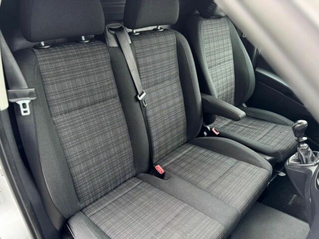 Белый Мерседес Вито, объемом двигателя 1.6 л и пробегом 305 тыс. км за 8800 $, фото 14 на Automoto.ua