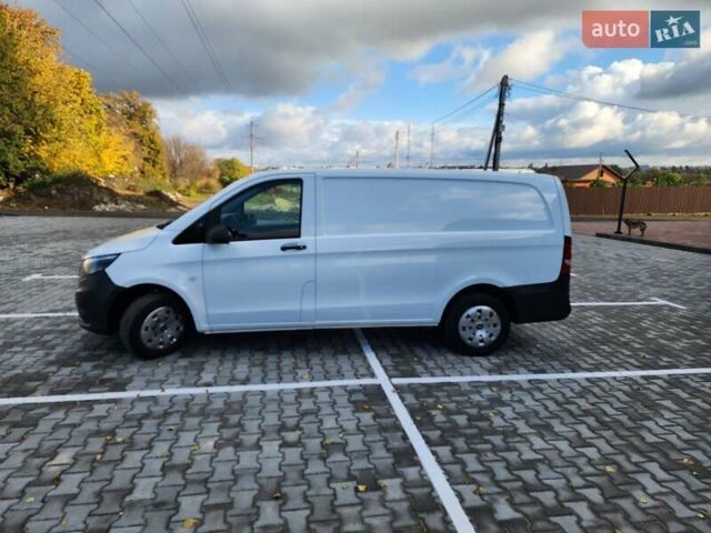 Белый Мерседес Вито, объемом двигателя 2.2 л и пробегом 297 тыс. км за 14300 $, фото 1 на Automoto.ua