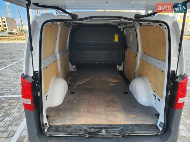 Белый Мерседес Вито, объемом двигателя 2.2 л и пробегом 297 тыс. км за 14300 $, фото 10 на Automoto.ua