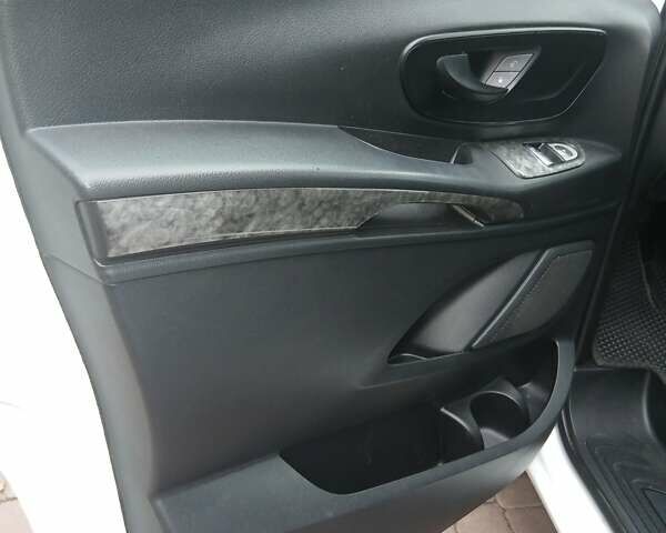 Белый Мерседес Вито, объемом двигателя 2.14 л и пробегом 378 тыс. км за 18500 $, фото 11 на Automoto.ua