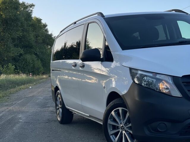 Білий Мерседес Віто, об'ємом двигуна 2.1 л та пробігом 230 тис. км за 18000 $, фото 3 на Automoto.ua