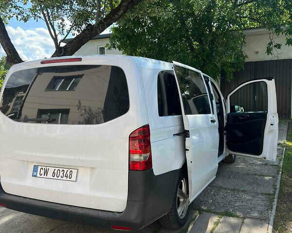 Белый Мерседес Вито, объемом двигателя 2.2 л и пробегом 369 тыс. км за 21300 $, фото 9 на Automoto.ua
