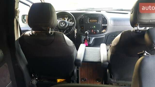 Белый Мерседес Вито, объемом двигателя 2.14 л и пробегом 300 тыс. км за 16500 $, фото 3 на Automoto.ua