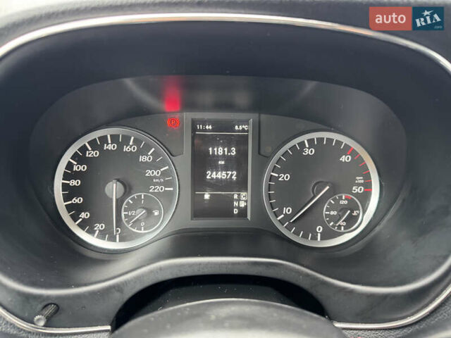 Белый Мерседес Вито, объемом двигателя 2.14 л и пробегом 244 тыс. км за 23000 $, фото 20 на Automoto.ua