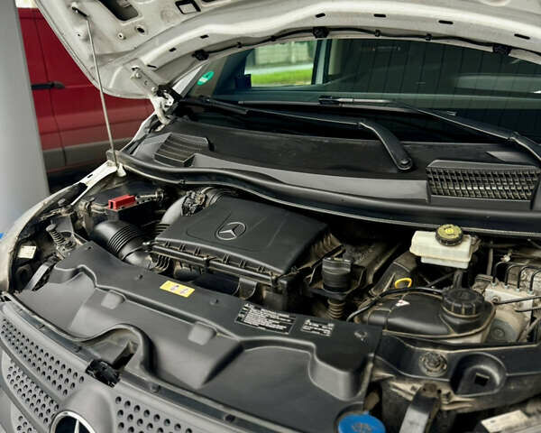 Белый Мерседес Вито, объемом двигателя 2.14 л и пробегом 156 тыс. км за 19500 $, фото 41 на Automoto.ua