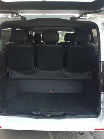 Белый Мерседес Вито, объемом двигателя 2.14 л и пробегом 300 тыс. км за 16500 $, фото 5 на Automoto.ua