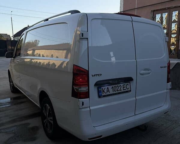 Белый Мерседес Вито, объемом двигателя 2.2 л и пробегом 170 тыс. км за 18900 $, фото 7 на Automoto.ua
