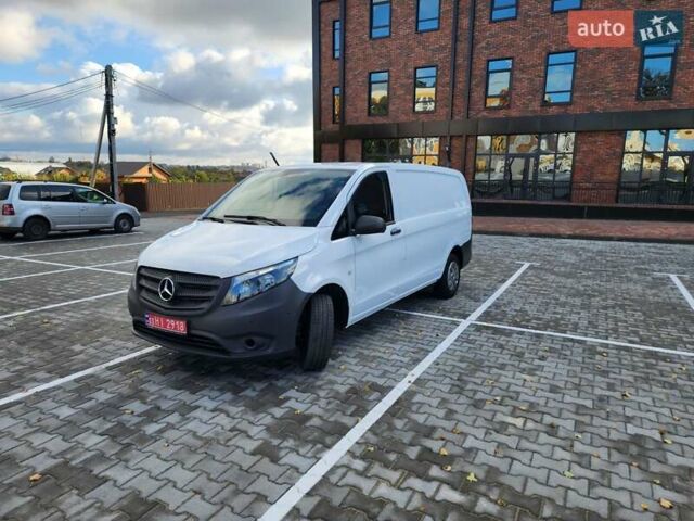 Белый Мерседес Вито, объемом двигателя 2.2 л и пробегом 297 тыс. км за 14300 $, фото 2 на Automoto.ua