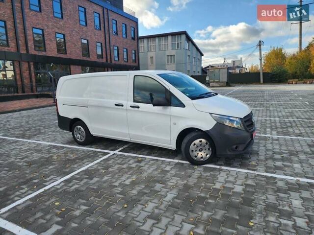 Белый Мерседес Вито, объемом двигателя 2.2 л и пробегом 297 тыс. км за 14300 $, фото 3 на Automoto.ua