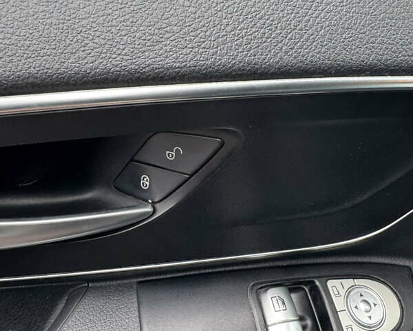 Белый Мерседес Вито, объемом двигателя 2.14 л и пробегом 244 тыс. км за 23000 $, фото 15 на Automoto.ua