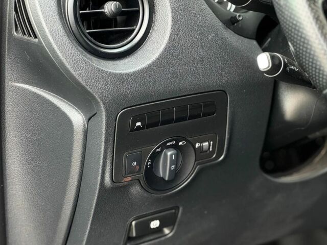 Белый Мерседес Вито, объемом двигателя 1.6 л и пробегом 305 тыс. км за 8800 $, фото 12 на Automoto.ua