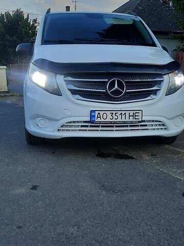 Белый Мерседес Вито, объемом двигателя 2.14 л и пробегом 300 тыс. км за 16500 $, фото 1 на Automoto.ua