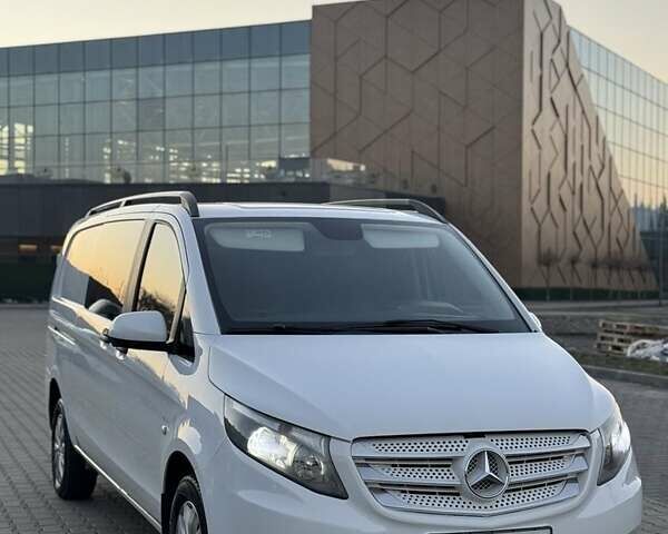 Білий Мерседес Віто, об'ємом двигуна 1.6 л та пробігом 305 тис. км за 13500 $, фото 5 на Automoto.ua