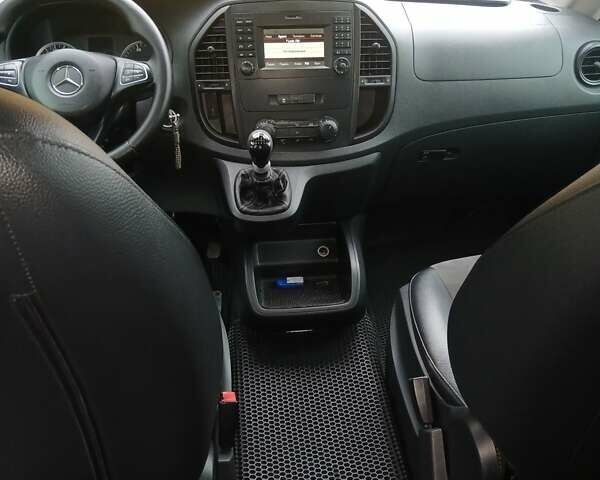 Белый Мерседес Вито, объемом двигателя 2.14 л и пробегом 378 тыс. км за 18500 $, фото 18 на Automoto.ua