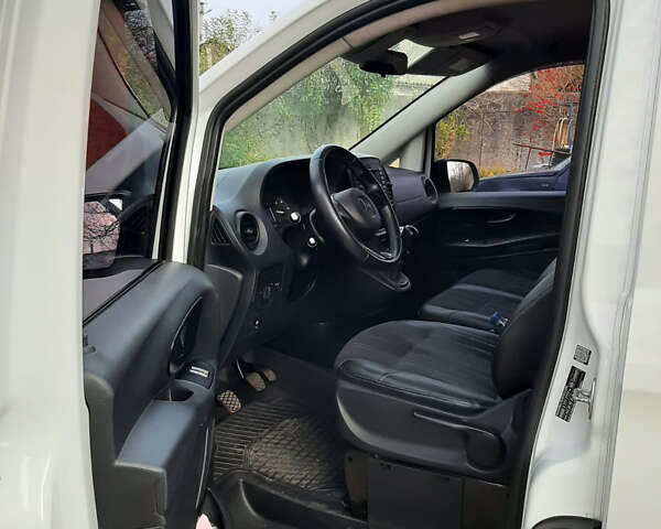 Белый Мерседес Вито, объемом двигателя 1.6 л и пробегом 247 тыс. км за 17500 $, фото 6 на Automoto.ua